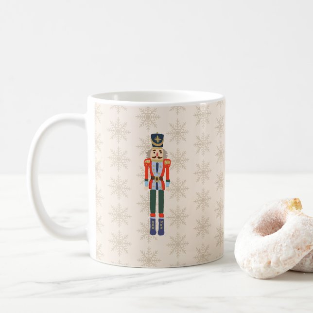 Nussknacker-Schneeflocken-Muster-Feiertag  Kaffeetasse (Mit Donut)