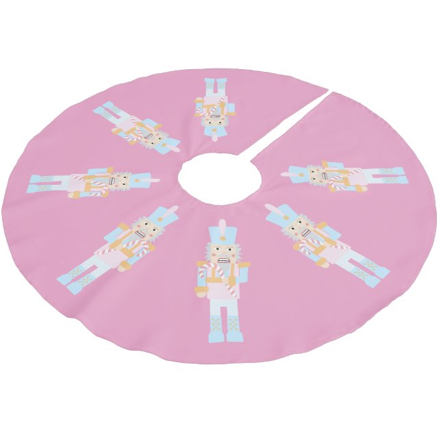 Nutcracker mit einer Candy Cane mit Gruß Polyester Weihnachtsbaumdecke (Schrägansicht)