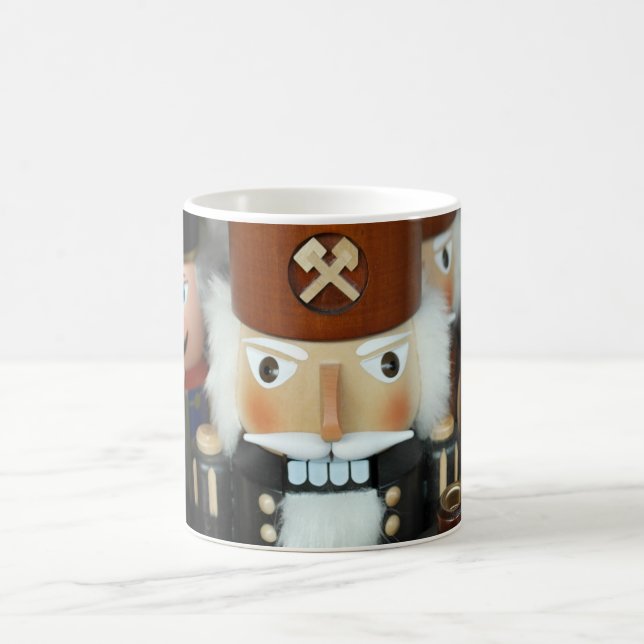 Nutcrackers Weihnachtsfeiertage Weihnachtsdesign Kaffeetasse (Mittel)