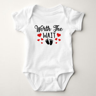Nutzen der wartenden IVF Baby Strampler