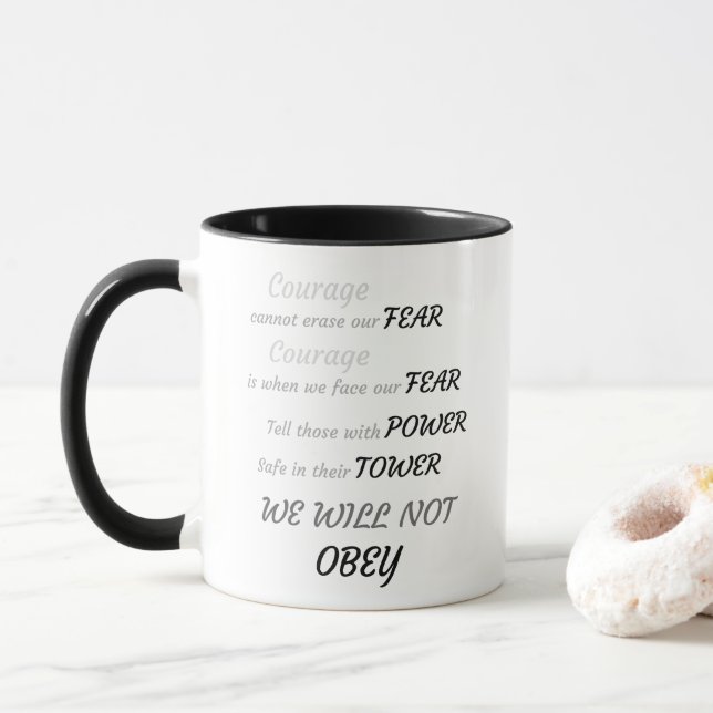 Nutzen Sie die Tasse des Tages (Mit Donut)