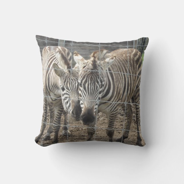Nuzzling Zebras Kissen (Vorderseite)