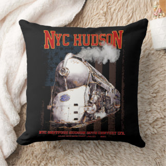 NYC Dreyfuss Hudson Locomotive. American flag Kissen