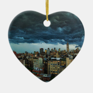 NYC Skyline: Beängstigende enorme derecho Sturmwol Keramik Ornament