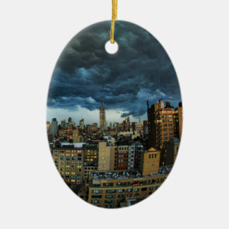 NYC Skyline: Beängstigende enorme derecho Sturmwol Keramikornament