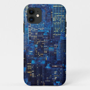 NYC Skyline, hohe Winkelsicht an der Dämmerung iPhone 11 Hülle