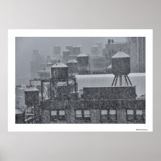 NYC Wassertürme während des Schneesturms im Oktobe Poster