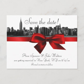 NYC Wide Skyline Etched BW Dark Red Save the Date Ankündigungspostkarte