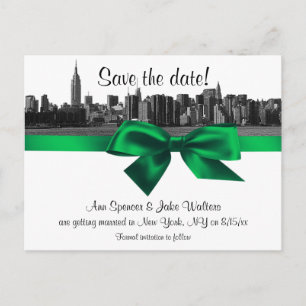 NYC Wide Skyline Etched BW Green Save the Date Ankündigungspostkarte