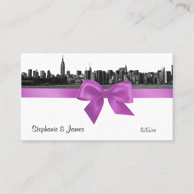 NYC Wide Skyline Etched BW Lilac Escort Cards Platzkarte (Vorderseite)