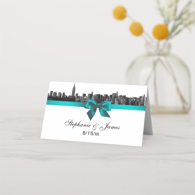 NYC Wide Skyline Etched BW TealWedding Escort Card Platzkarte (Vorderseite)
