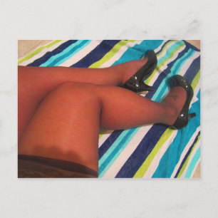 Nylon-Oberschenkel in Shiny Pumps Schuhe Postkarte