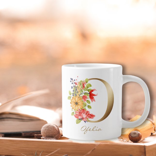 O Letter Gold Monogram Yellow Red Lila Floral Jumbo-Tasse (Von Creator hochgeladen)