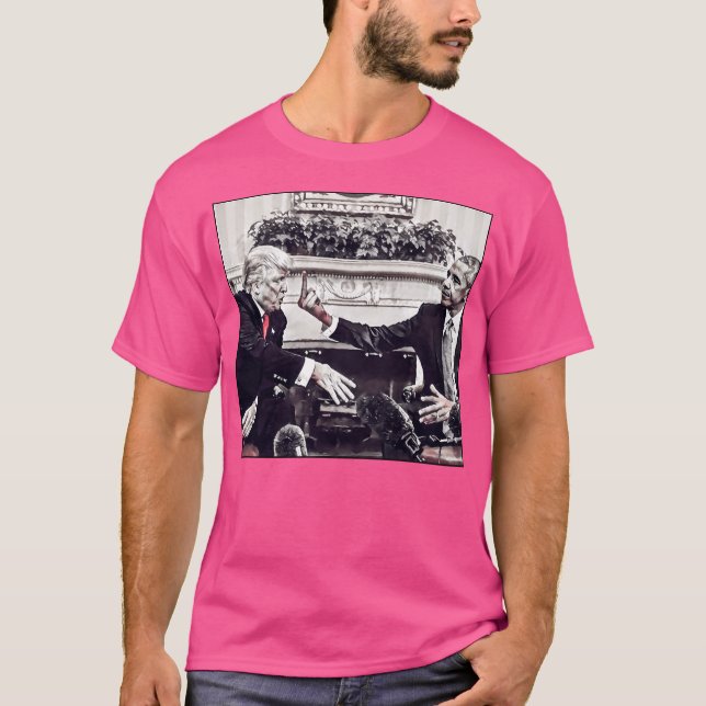 Obama lässt Trump aus T-Shirt (Vorderseite)