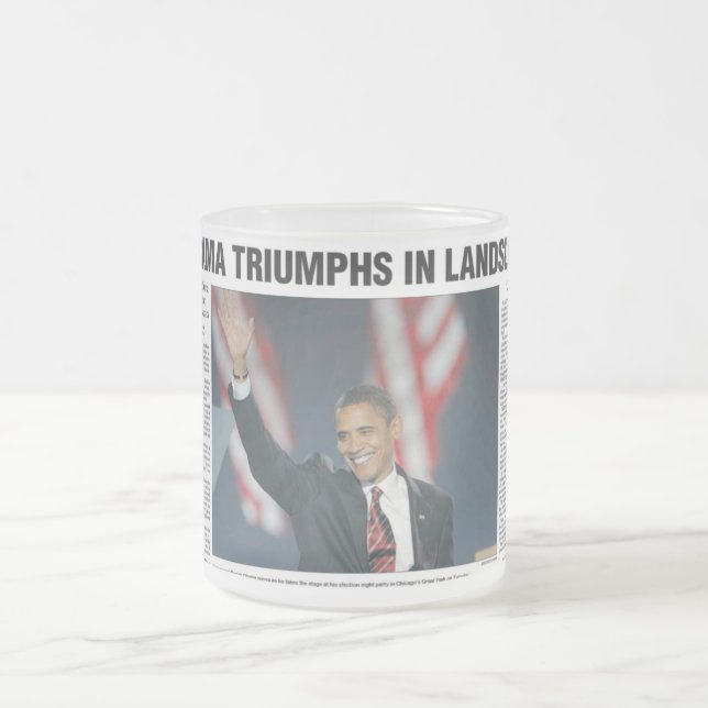 Obama-Triumphe in der Erdrutsch-Tasse Mattglastasse (Mittel)
