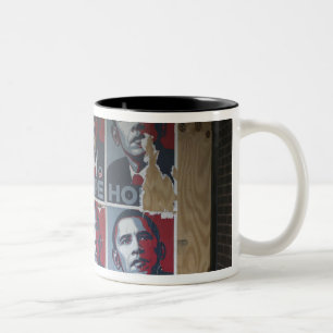 Obama unterzeichnet herein ein verschaltes Fenster Zweifarbige Tasse