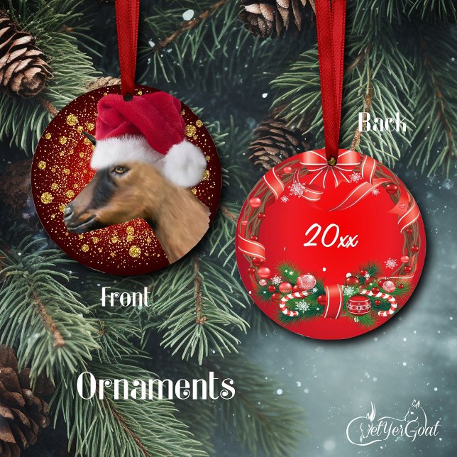 Oberhasli Goat Weihnachtsmannmütze Weihnachtsschmu Keramik Ornament (Oil portrait of a pretty Oberhasli goat,m with Santa hat and gold snowflakes - dated  #zazzlemade)