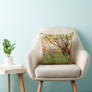 Obstgarten in Blüte von Vincent van Gogh Kissen