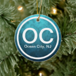 OC City NJ New Jersey Beach Tag Weihnachten Keramik Ornament<br><div class="desc">OC Ocean City NJ New Jersey Beach Tag Weihnachtsbaum Keramik Ornament ~ Es kann mit einem Namen,  Jahr oder jedem Text personalisiert werden,  den Sie hinzufügen möchten. -</div>