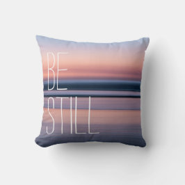 Ocean Beach bei Twilight mit Be Still Verse Kissen