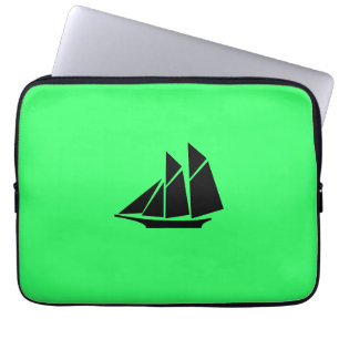 Ocean Glow_Black-on-Green Clipper Ship Laptopschutzhülle
