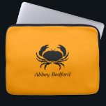 Ocean Glow_Black on Orange Crab_personalisiert Laptopschutzhülle<br><div class="desc">Lassen Sie sich mit unserem auffälligen Ocean Glow, maritimen Icons, dem vollständig anpassbaren Black on Orange Crab Crab, einem super stylischen, reisefreundlichen, 100% Neopren Laptop-Ärmel von Ihren Krustentieren abschrecken. Um es zu personalisieren, fügen Sie einfach Ihren Namen in das verfügbare Vorlagenfeld ein, und Sie sind fertig. Wenn Sie kreativ sind,...</div>