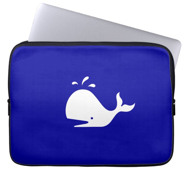 Ocean Glow_White-on-Blue Whale Laptopschutzhülle (Vorderseite)