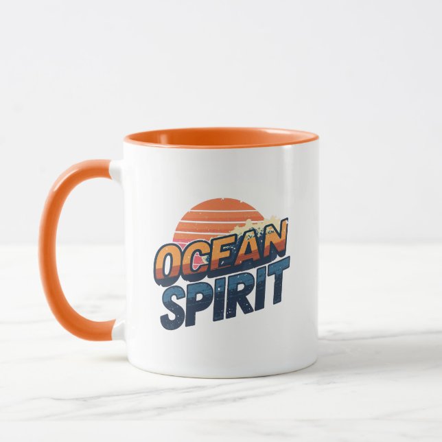 "Ocean Spirit" Retro Summer Graphic Tasse (Links)