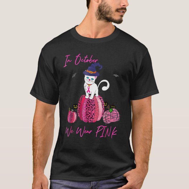 October We Wear Pink Pumpkin Cat With Witch Hat Ha T-Shirt (Vorderseite)