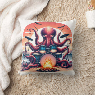 Octopus Drumming am Strand bei Sonnenuntergang Kissen