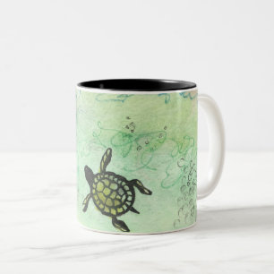 Odyssey-Schildkröte auf einer Kaffeetasse