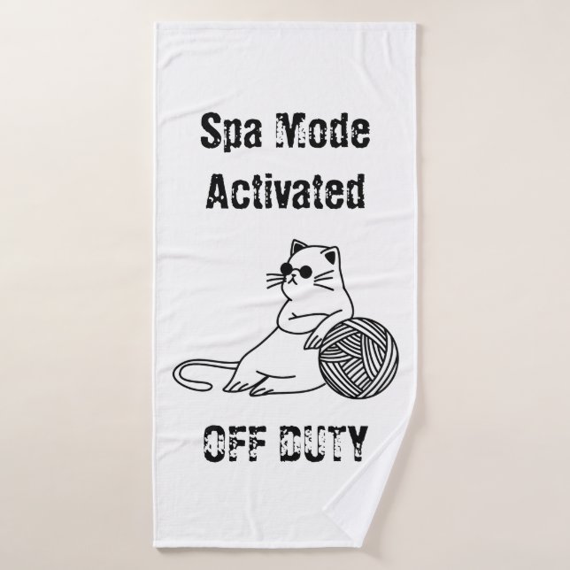 Off Duty Lazy Cat. Funny Spa Mode Activated Badehandtuch (Badehandtuch)