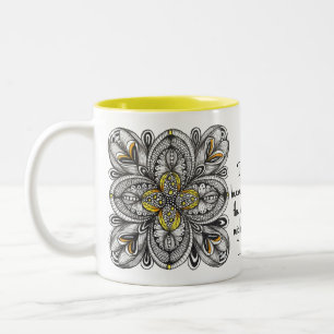 Offene Blumengehandzeichnete Doodle mit Kaffee-Zit Zweifarbige Tasse