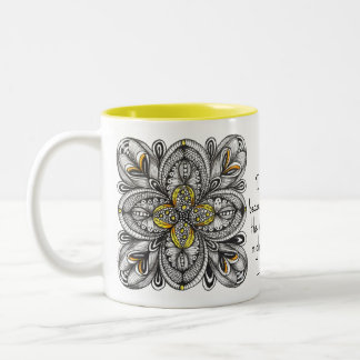Offene Blumengehandzeichnete Doodle mit Kaffee-Zit Zweifarbige Tasse