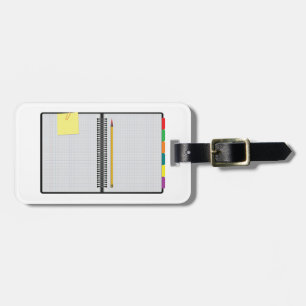 Offenes Notizbuch mit Graphitpapier und Bleistift Gepäckanhänger