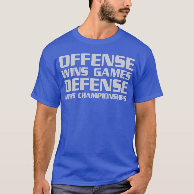 Offense Wins Games Defense Wins Championships funn T-Shirt (Vorderseite)