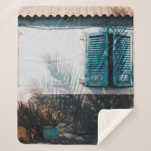 ÖFFENTLICHE BLUE LOUVERED WINDOWS SHERPADECKE