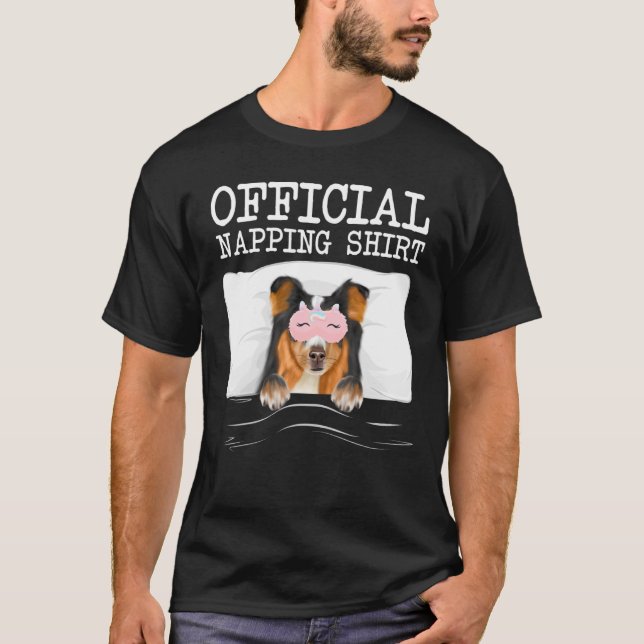 Official Napping Sleeping Shetland Sheepdog T-Shirt (Vorderseite)