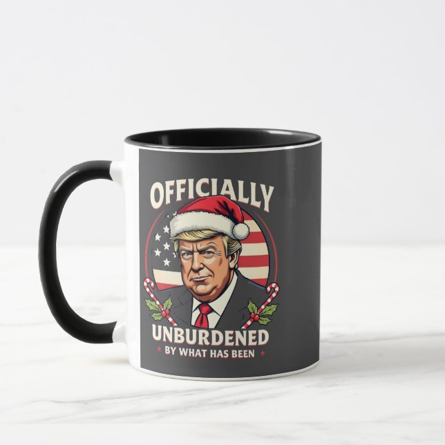 Offiziell unbelastet durch das, was Trump 47. Tasse (Links)