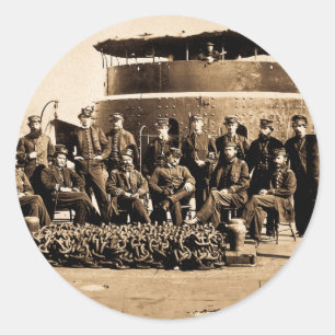 Offiziere auf Plattform des gepanzerter Runder Aufkleber