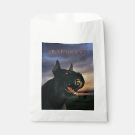 Öffne, wenn du wagst. Großer, schwarzer Hund Geschenktütchen