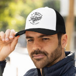 Ofishally Retired 2024 Funny Fishing Truckerkappe<br><div class="desc">Diseño lindo tipo vintage con la frase "O-FISH-ALLY RETIRED" ideal para padres,  abuelos ya retirados,  amantes de la pesca se puede regalar en cumpleaños,  navidad,  aniversarios o en cualquier ocasion.No lo piense y adquiera este lindo para amantes de la pesca ahora.</div>