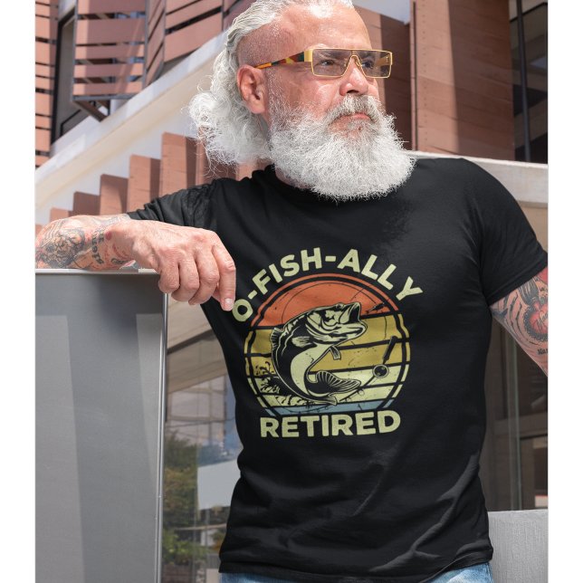 Ofishally Retired Funny Fishing T-Shirt (Von Creator hochgeladen)