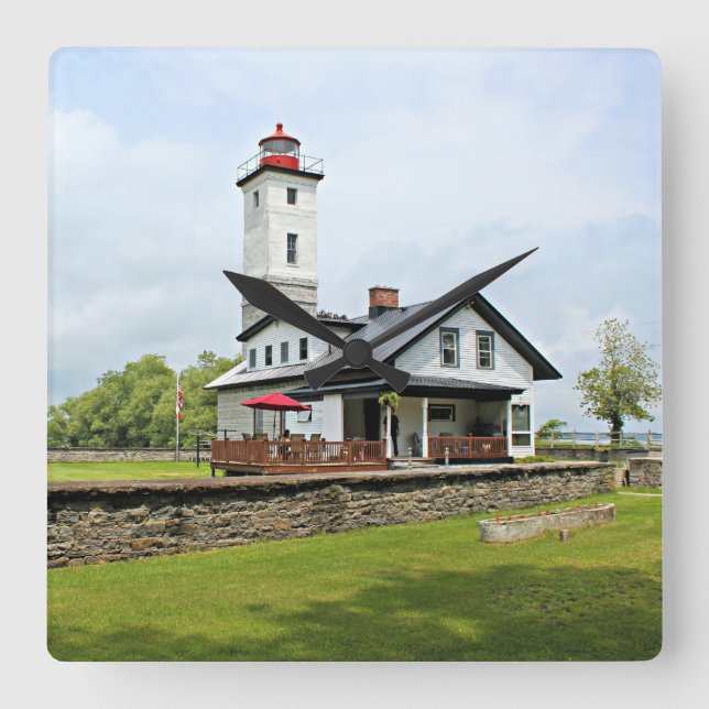 Ogdensburg Harbour Lighthouse, New York Wall Clock Quadratische Wanduhr (Vorderseite)