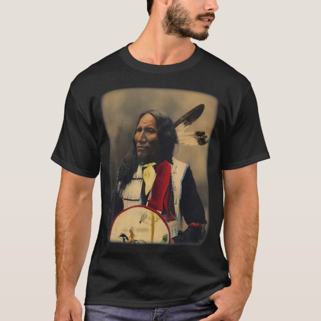Oglala Sioux Lakota Chief schlägt mit Nose T-Shirt (Vorderseite)