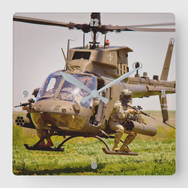 OH-58D KIOWA QUADRATISCHE WANDUHR (Vorderseite)