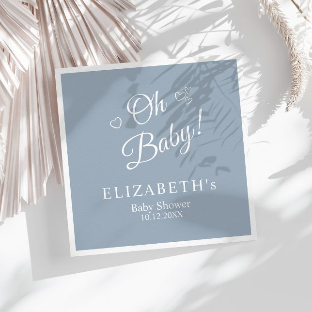 "Oh Baby" Dusty Blue Modern Minimalistisch Baby Sh Serviette ("Oh Baby" Dusty Blue Modern Minimalist Baby Shower Napkins on a sunny white boho table.)