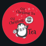 Oh Christmas Tea Penguin Lover - Tea Drinker Runder Aufkleber<br><div class="desc">Niedlich tanzender Pinguin singt "Oh Christmas Tee, Oh Weihnachtstee" Kunstwerk mit fallenden Schneeflocken und Vintager Teetasse. Niedlich Teetrinker Pub für ein paar Xmas Spaß und lächeln! > Ein fröhlicher, schneebedeckter Winterkünstler, der zeichne, den Urlaubssgeist eines Teeliebhabers zu feiern und zu wecken. > Personalisieren Sie es! Hinzufügen von individuelle Name, Foto...</div>