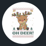Oh Deer Funny Reindeer Deer Pun christmas Runder Aufkleber<br><div class="desc">Oh,  Hirsch - Frohe Weihnachten mit einem Rentier. Ein lustiger Pun mit Reh und Weihnachten. Ein hässliches Muster für Hirschliebhaber. Das Reh trägt ein Feenlicht.</div>