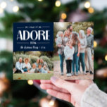 Oh Komm Lass uns Adore Ihm NAVY Christlich 2 Foto Feiertagskarte<br><div class="desc">Sie suchen den perfekten Weg, um Ihren Glauben und Ihren Urlaubssgeist zu teilen? Unsere Christliche Weihnachtskarte 'Oh Come Lass Us Adore Ihm' ist hier, um Ihre Feierlichkeiten besonders zu gestalten. Zeigen Sie Ihre gepflegten Erinnerungen mit Slots für Portrait- und landschaftsorientierte Fotos. Fügen Sie den Namen Ihrer Familie und das aktuelle...</div>